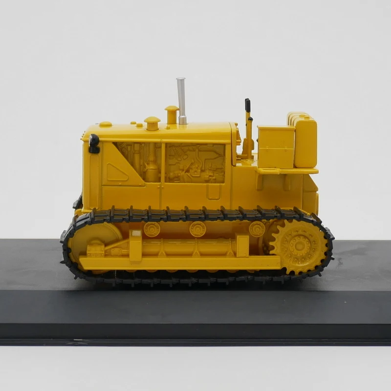 1:43 Scale D-804 Soviet Agricultural Crawler Tractor Alloy Car Model