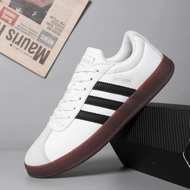 

2025New Comfort Casual Moral TrainingTToe Shoes Rubber Outsole Will Ring Three Suede Leather High Quality Couple Style Sneaker