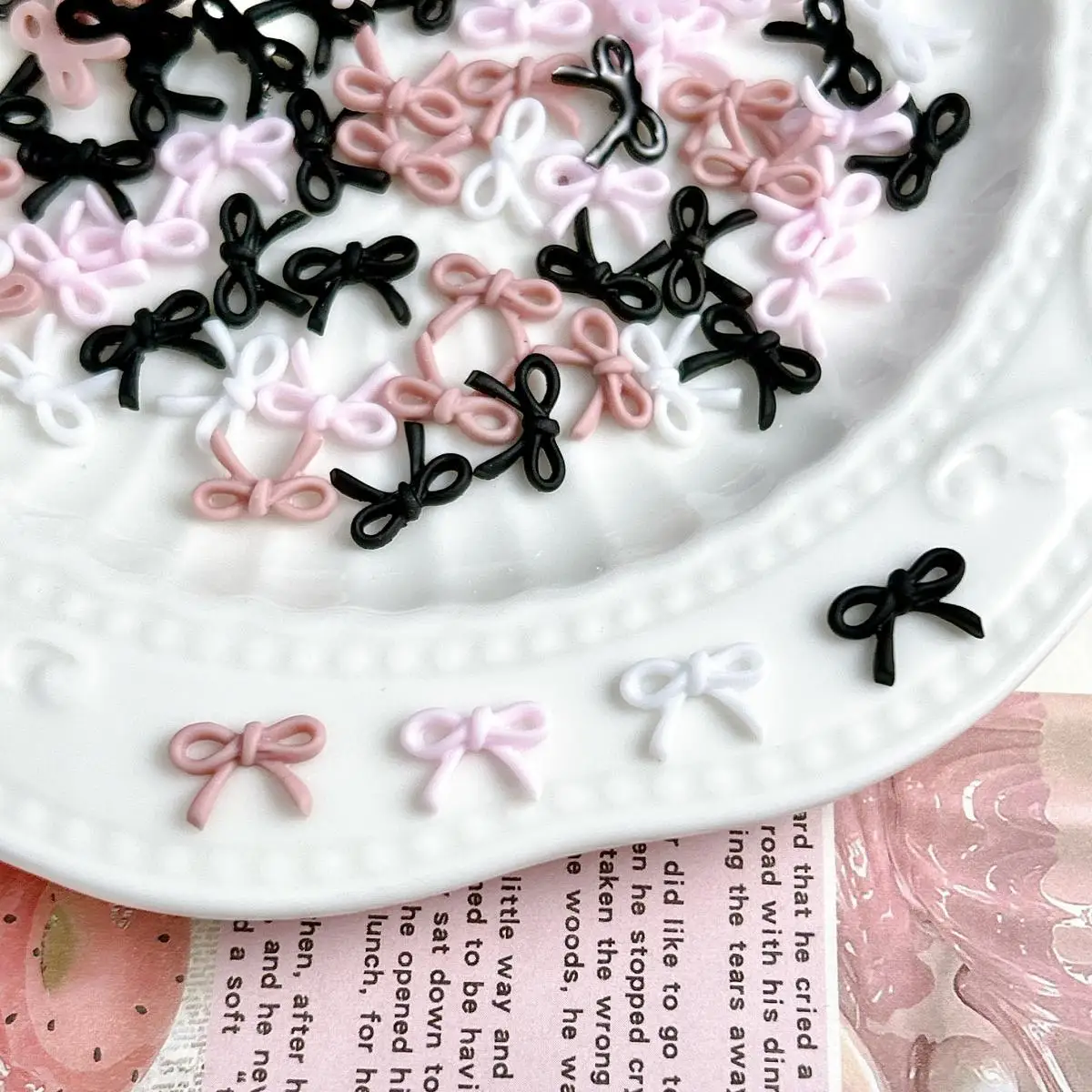 60 قطعة خط الحلو الانحناء مسمار الفن السحر بلون جوفاء الشريط Bowknots الراتنج مسمار الزينة DIY بها بنفسك القرط الأظافر لوازم