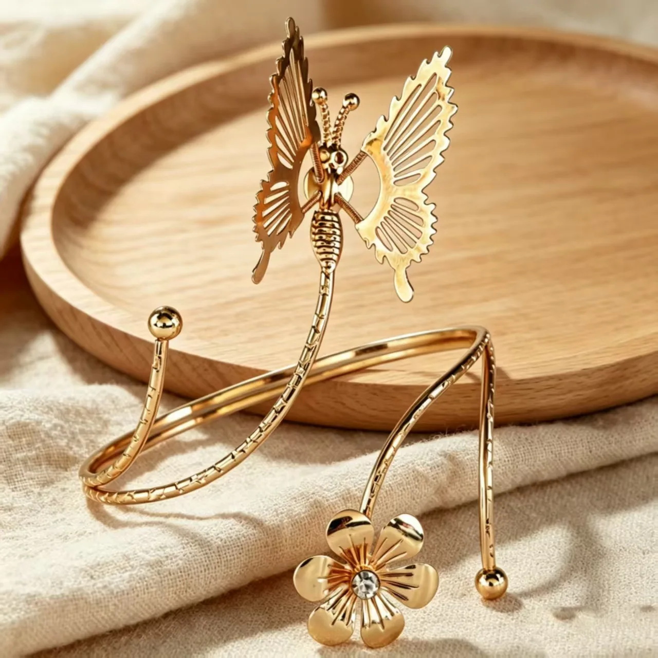 New Hollow Smart Butterfly Flower Arm Bracelet, Light Luxury Niche High-end Open Flower Metal Arm Ring