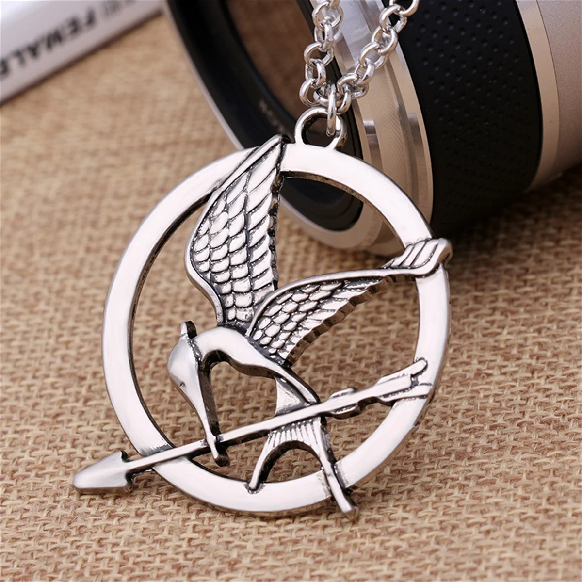 Mocking Bird Metal Couple Necklace Round Men Vintage Pendant Hunger Game Alloy Jewelry European American New Gift Sweater Chain