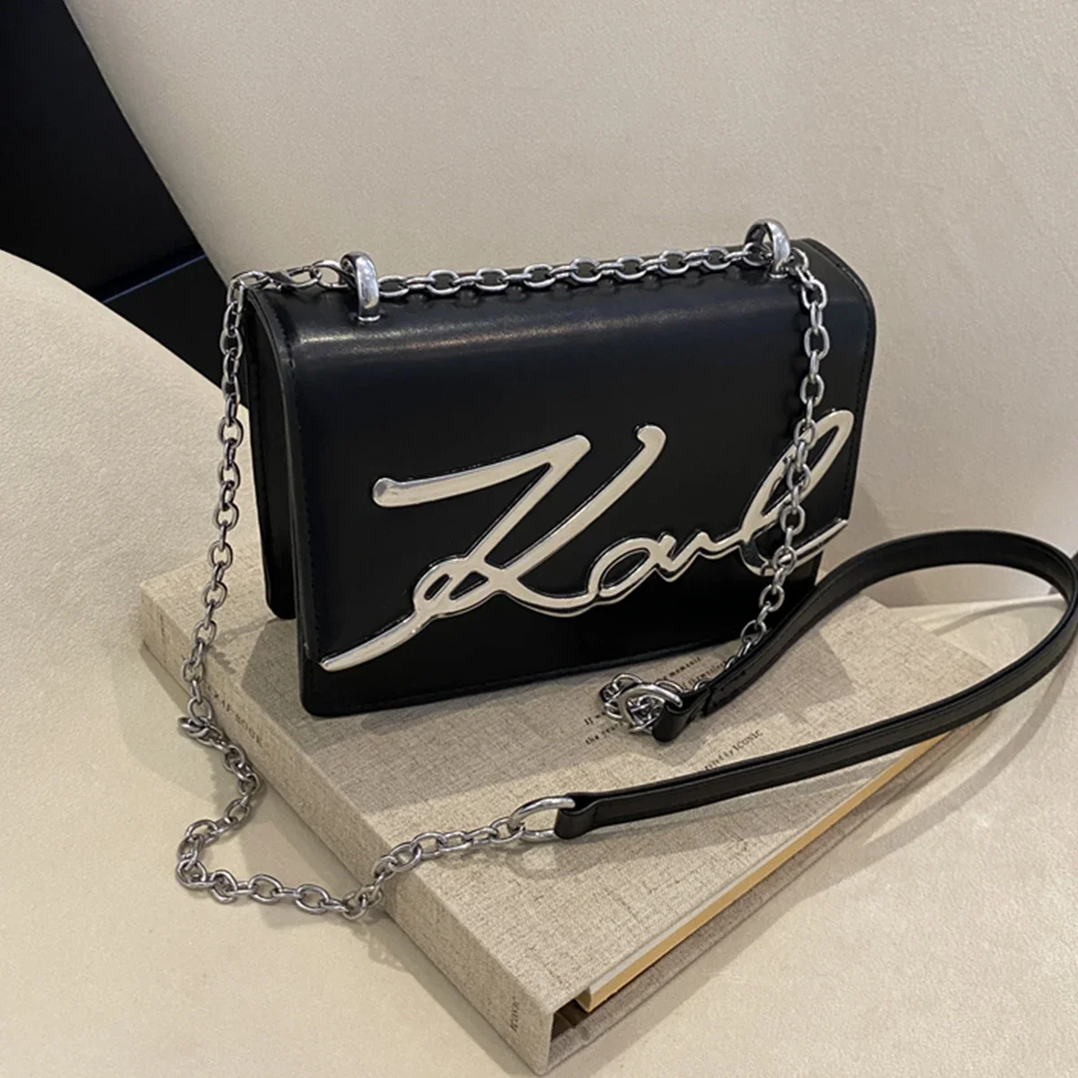 Bolso cruzado con cadena para mujer, bolso de hombro versátil para ir al trabajo, de cuero PU, con apertura de cremallera de dureza media, color caramelo