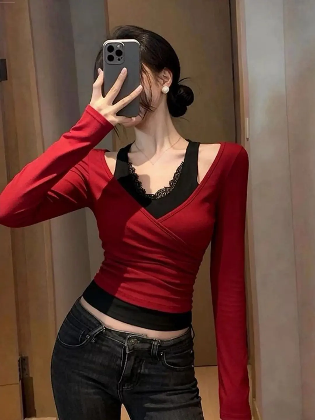 Red Slim Fit Long Sleeve T-Shirt Women's Pure Desire Tea Ceremony Style Spicy Girl Lace V-Neck Top for New Year Christmas