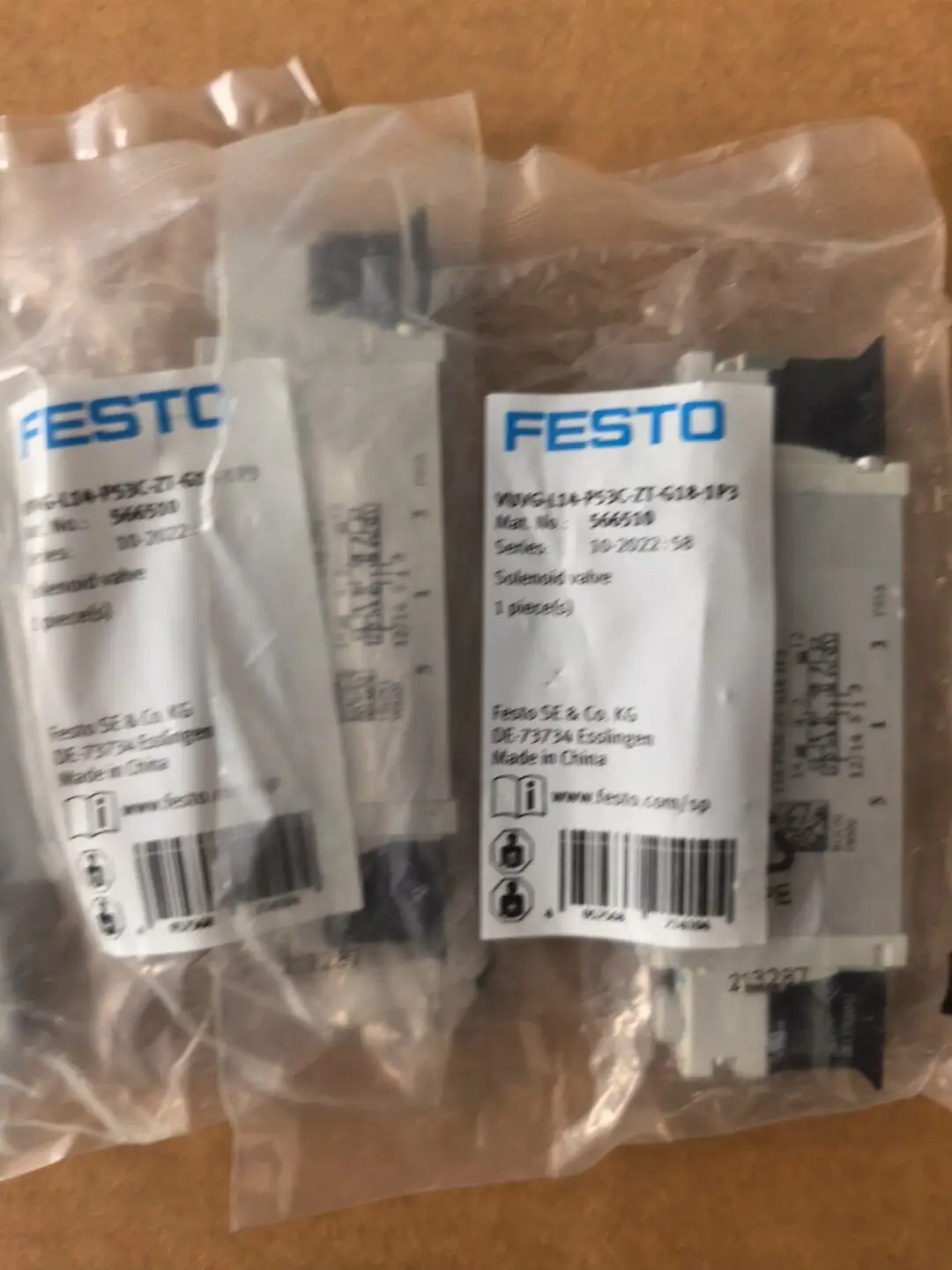 New original Festo FESTO solenoid valve VUVG-L14-P53C-ZT-G18-1P3, model 566510.