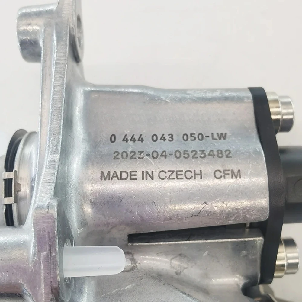 High quality New For 0444043050 Ureumpomp Injectiemondstuk  0444043009 0444043016 612640130088 612640130089 Voor  2.2 6.5