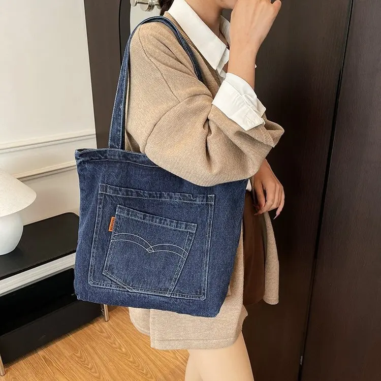 

Новая джинсовая сумка через плечо, дизайн с множеством карманов, вместительная повседневная тканевая сумка, высококачественная сумка-багет для города.
