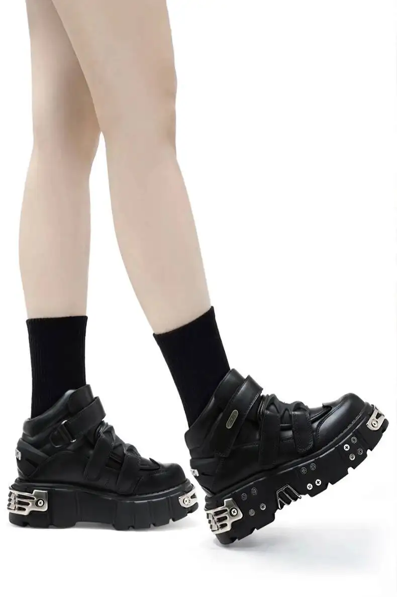 New Autumn and Winter Women's Heavy Metal Platform Low-Top Punk Leather Shoes Dark Motorcycle Boots Men