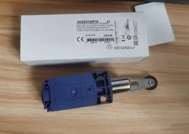 

Brand New XCKP2145P16 Limit switch XCK-P2145P16 (ZCP21 ZCE01 ZCY45 ZCPEP16) Fast Delivey