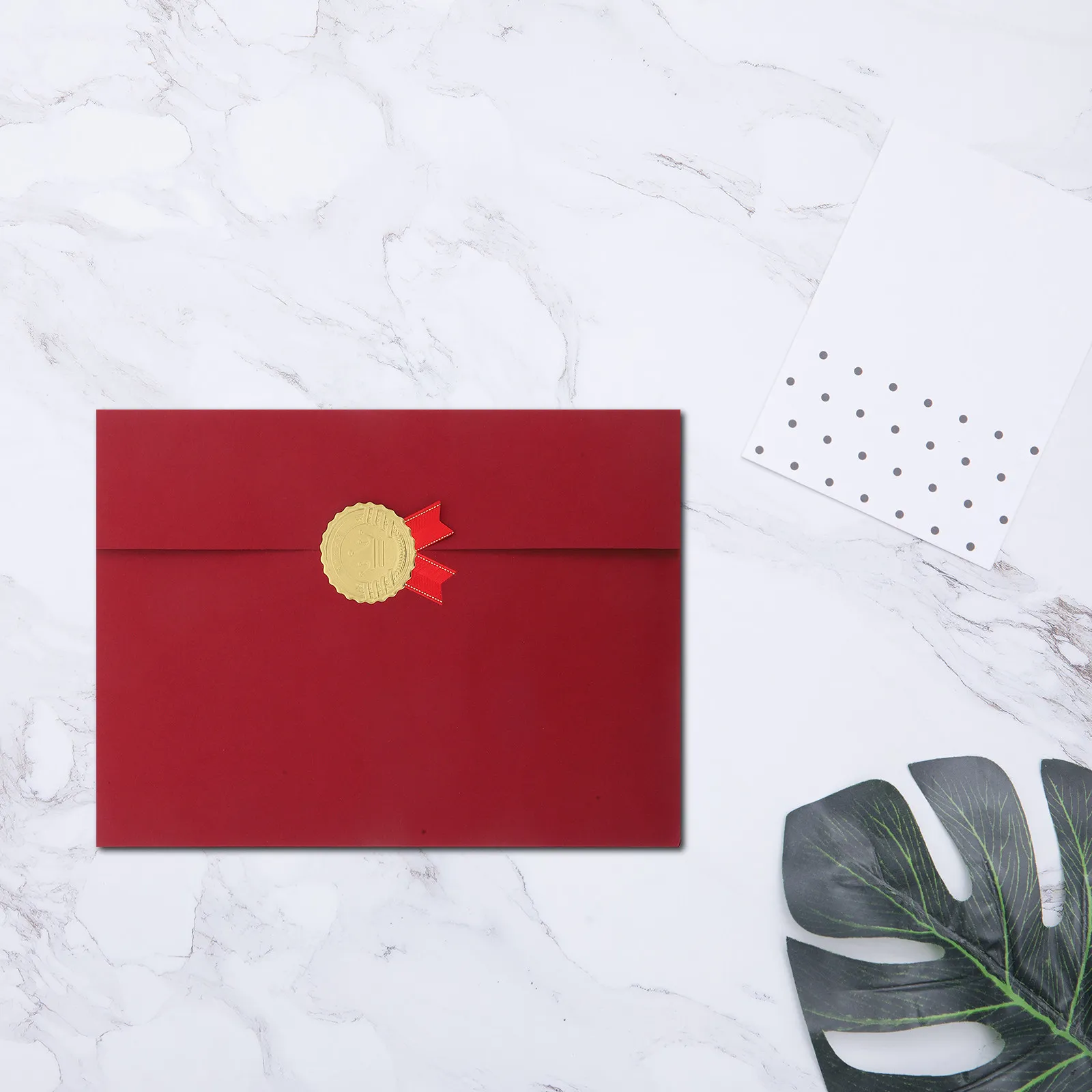 

Трехсекционная папка для дипломов и сертификатов: элегантная, с мягкой подкладкой, для защиты дипломов средней школы, колледжа, университета и наград за выпускные достижения.