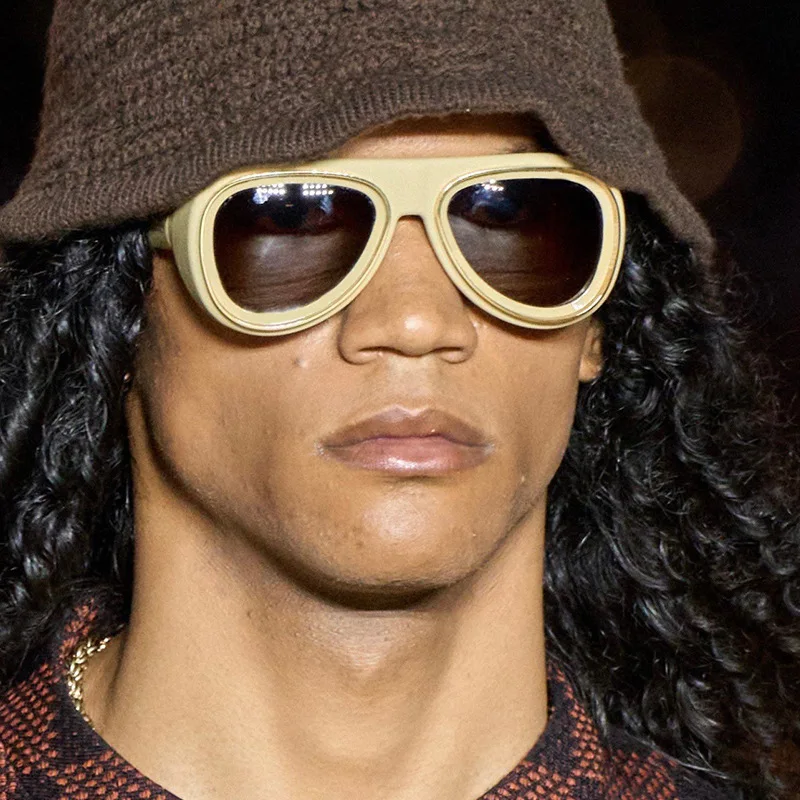 

Солнечные очки-авиаторы в винтажном стиле для мужчин и женщин, вогнутые солнцезащитные аксессуары в стиле панк, роскошные брендовые дизайнерские популярные, с защитой от ультрафиолета 2024