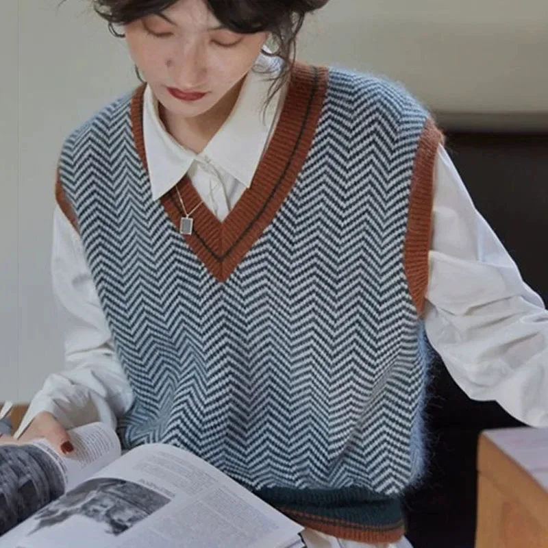 Sweater Waistcoat Versatile Loose Knitwear Vest Vintage V-Neck Cropped Knitted Vest Women Sleeveless Contrast Patchwork Striped