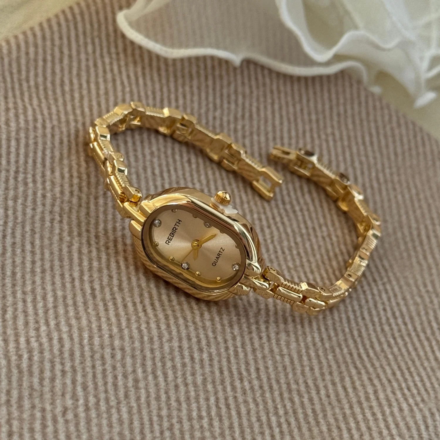 Retro Small Oval Dial Woman Watches Luxury Golden Bracelet Quartz Watches for Women Original Ladies Wristwatch reloj mujer lujo