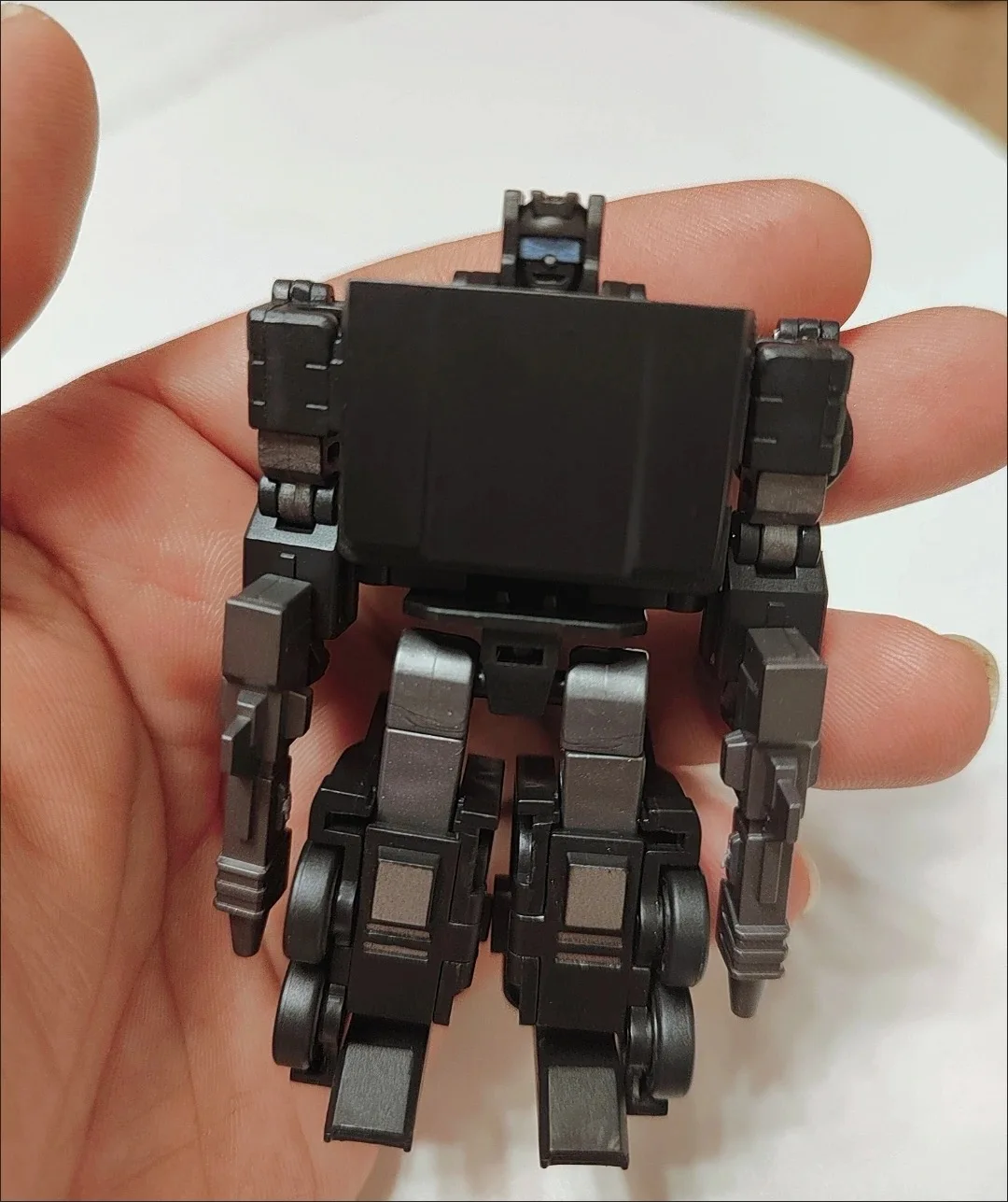 متوفر في المخزون ألعاب التحول Yc001-A Kaiyu نموذج ستة بندقية كامبر متروبلكس جارديان روبوت عمل أرقام نموذج مجموعة الهدايا