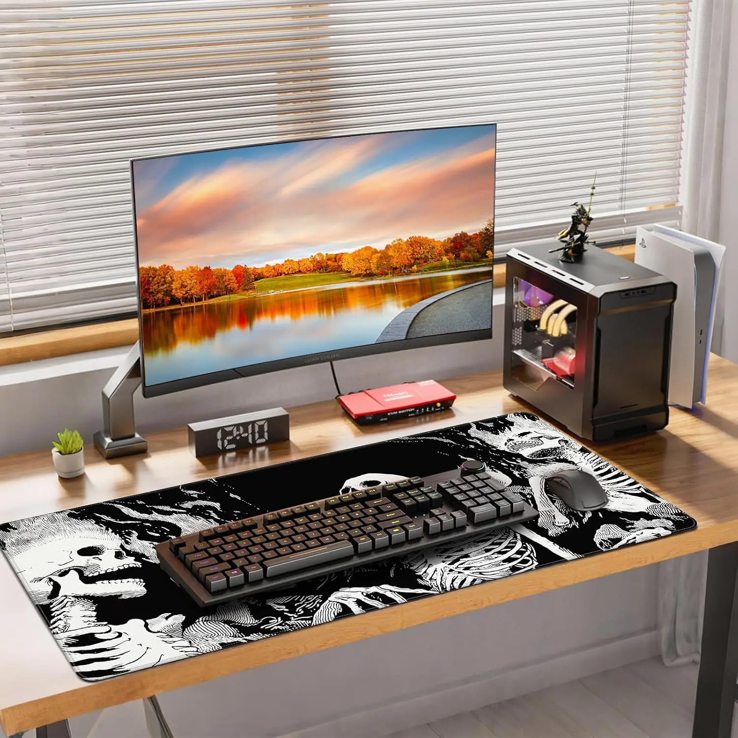 Black White Skeleton Gaming Mouse Pad, Retro Sketch Bone Art Print Smooth Edge Non Slip Mat for Gamers Office Home Mouse Use