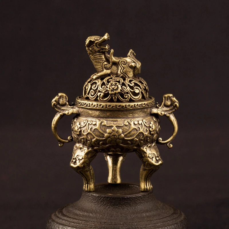 Antique Brass Three Legs Qilin Head Lotus Chinese Ancient Beast Censer Solid Copper Tea Desk Decor Censer Burner Mini Ornaments