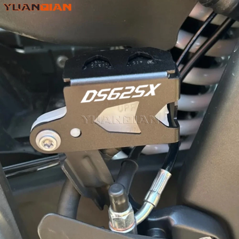 

For Voge DS800X DS625X DS525X 500AC 525AC 525ACX RR660S 2026 Motorcycle Rear Brake Fluid Reservoir Cover Guard Oil Cup Protector