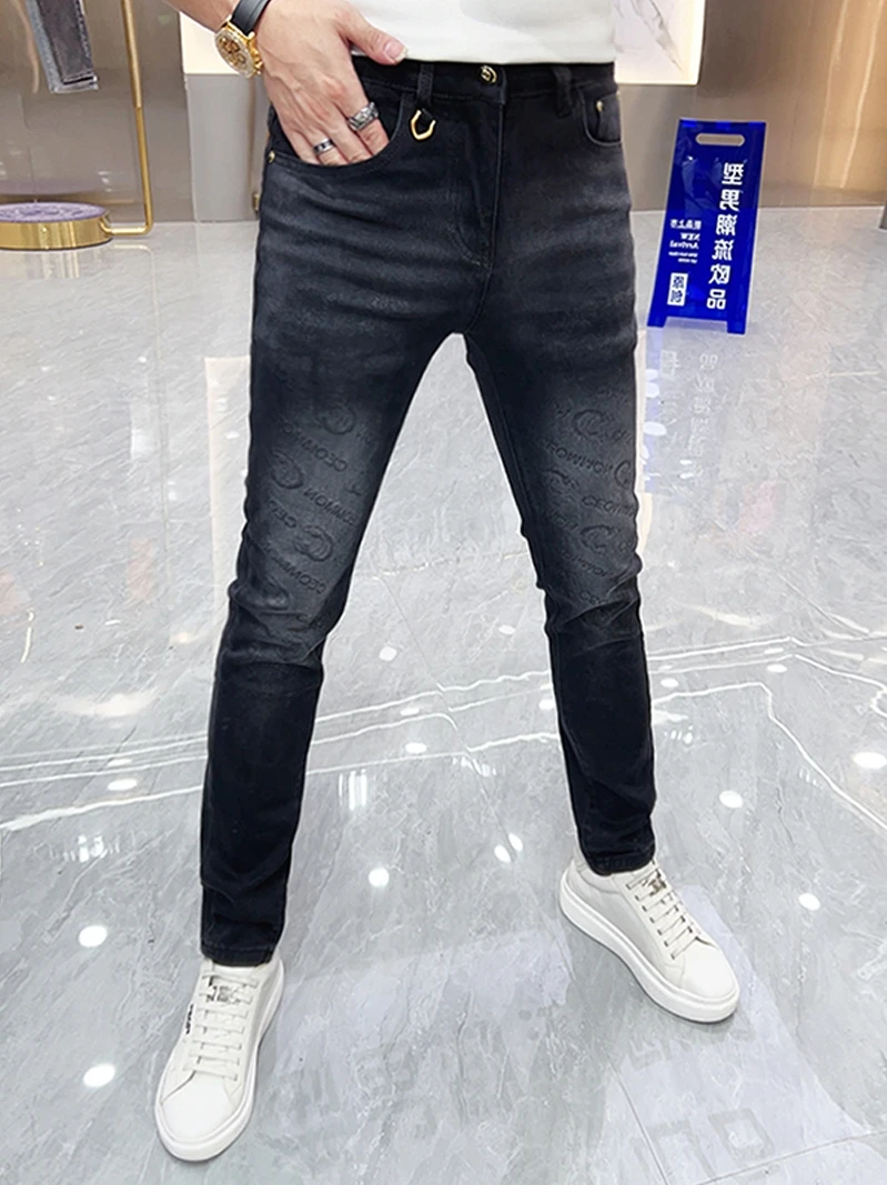

Trendy Letter Print Men's Jeans Bla k Flower Faionable Versatile Slim Fit Casual Long Pants mid Waist Zipper Closure