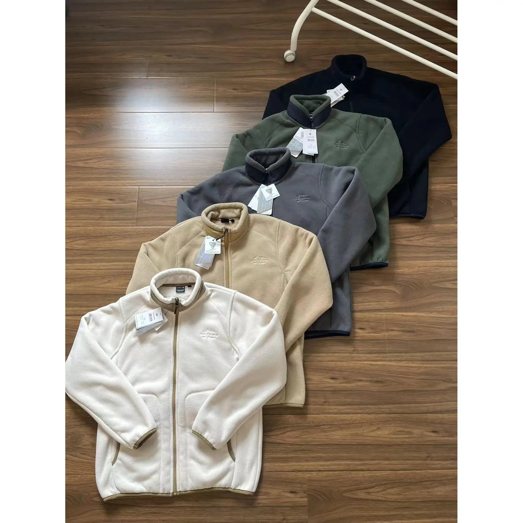 

Thiened Fce Windproof Jaet Stand Collar Warm Outerwear for Men And Women Outdoor Mountain Peak Floing Jaet