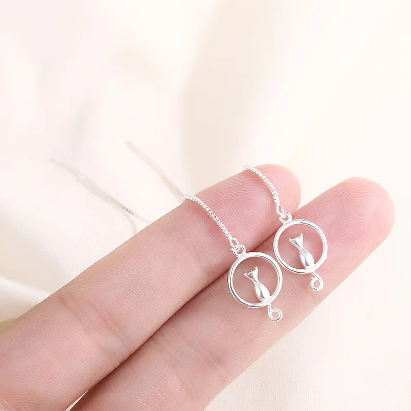 

925 Silver Cute Moon Cat Earrings Korean Version Exquisite Simple Hollow Design Gift for Girls Elegant Ear Ornament for Women