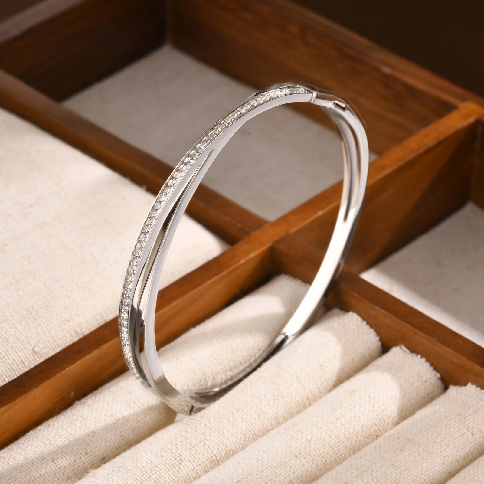 Trendy Gekreuzte Zirkonia Steine Armreifen Frauen Mädchen Edelstahl Layered Manschette Hand Armbänder Schmuck Zubehör – Detail 4