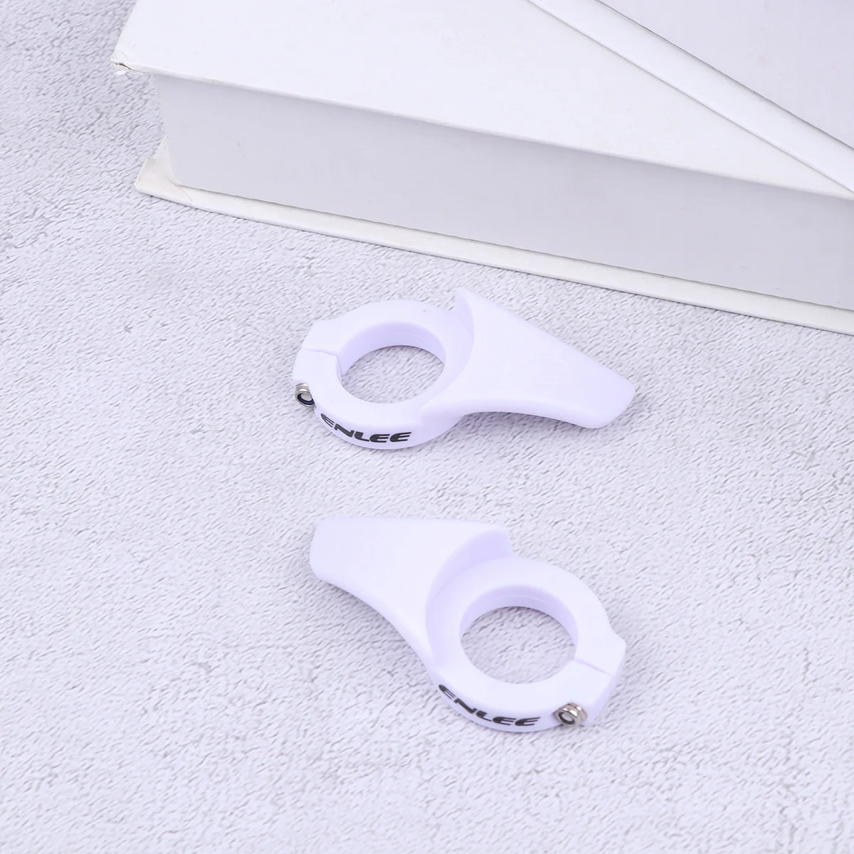 

1 Pair Horn Handlebar White Ergonomic Scratch-Resistant Wrist Rest For Long Ride Comfort Secure Screw Fixation Road Bike