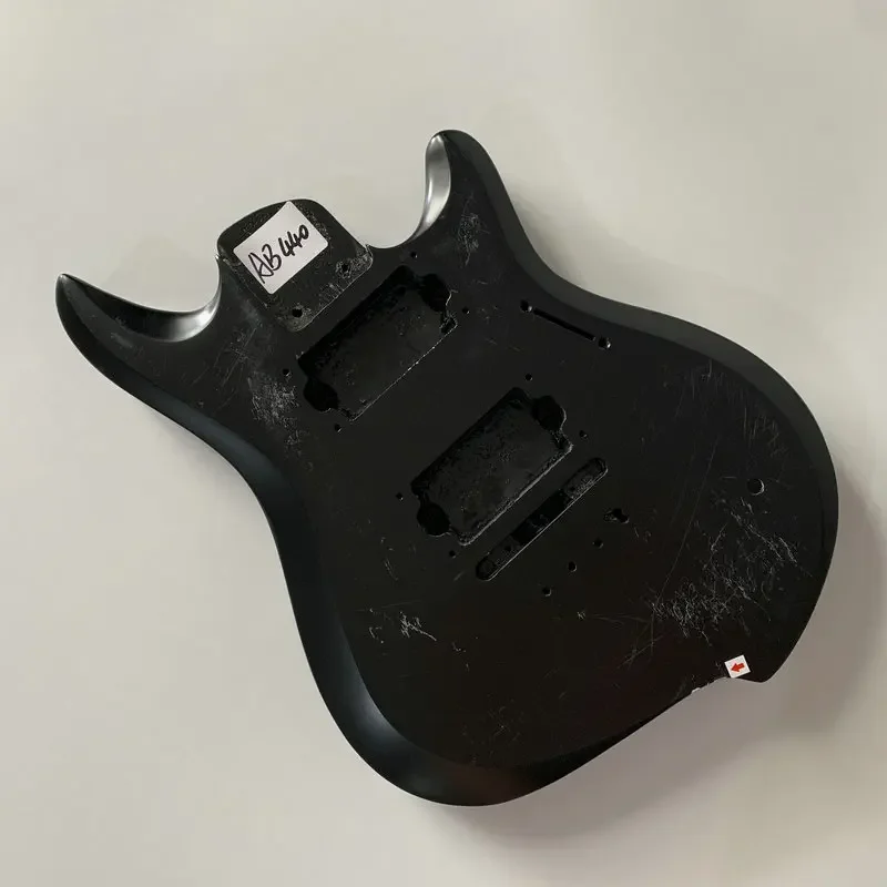 

AB440 Корпус электрогитары на заказ, матовый черный цвет, с повреждениями и грязными деталями гитары своими руками, правая рука