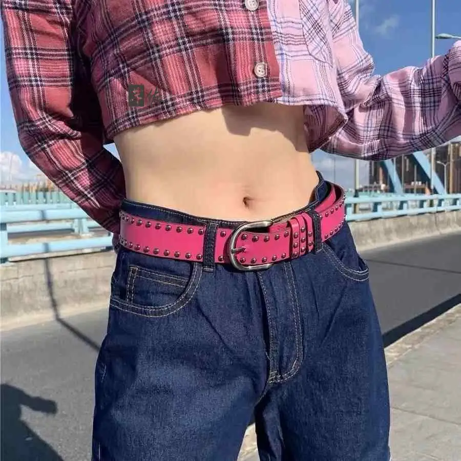 

Розовый ремень в стиле панк с заклепками, американский ретро-ремень с универсальной пряжкой для мужчин, повседневный модный аксессуар, Y2K, для дерзких девушек