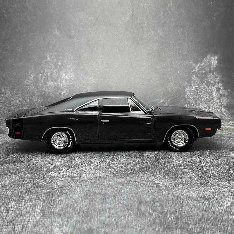 New Stock Maisto 1:18 Dodge Challenger Warhorse R/T 1969 Series Simulation Alloy Miniature Die-Casting Car Model Custom Toy Gift