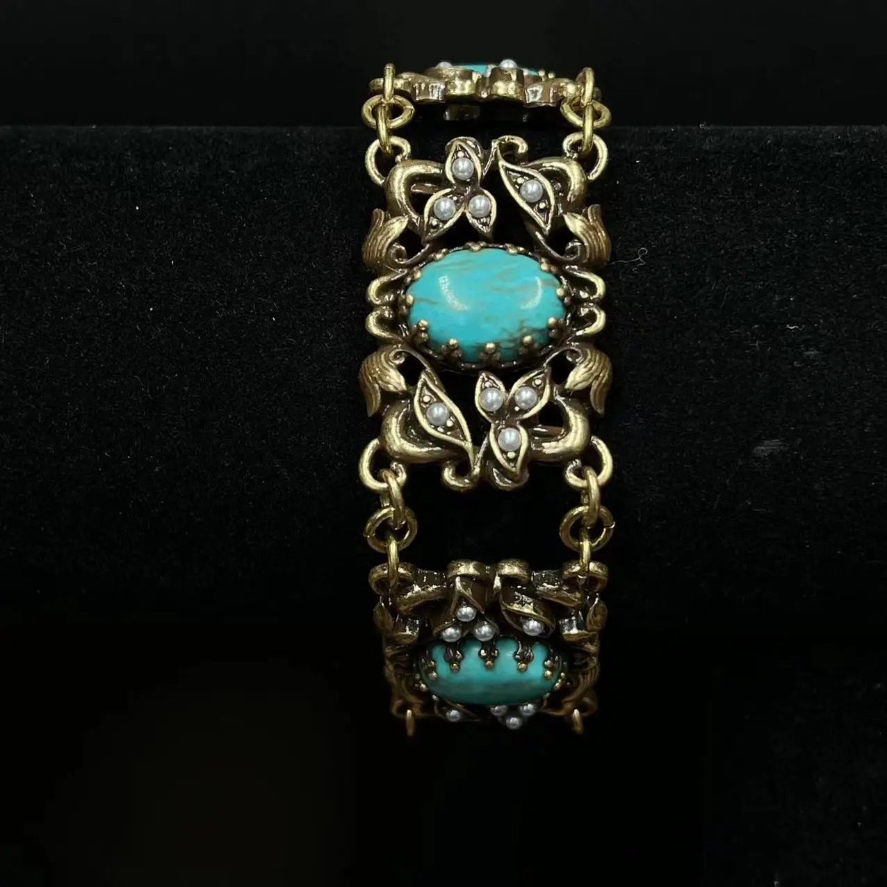 Retro Western Heavy Turquoise Bracelet Alloy Retro Personality Distressed Pearl Inlaid Palace Style Bracelet Jewelry