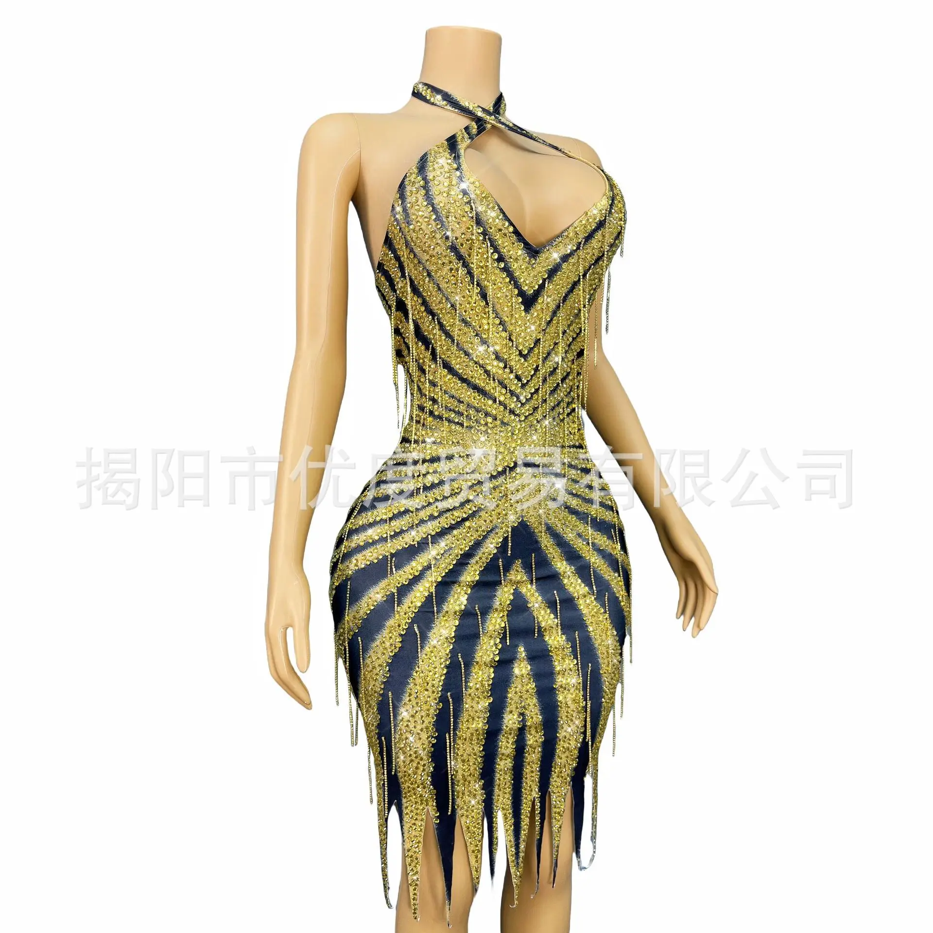 ชุดเดรสยาวประดับเพชรเทียมสีทองแบบผูกคอเปิดหลัง สำหรับงานวันเกิด การแสดงบนเวที หรืองานแต่งงาน