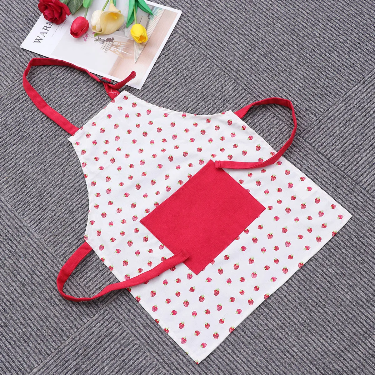 

Kids Apron Cartoon Strawberry Print Adjustable Hanging Neck Cotton Pinafore For Cooking Baking Painting Outdoor Bbq