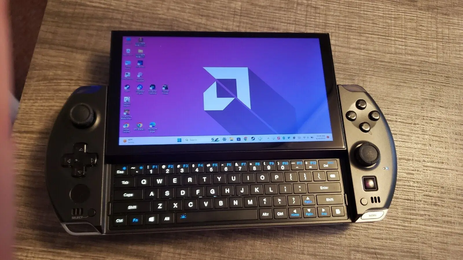 

GPD Win 4 + комплект аксессуаров и оригинальная коробка — слегко используется и полностью протестировано