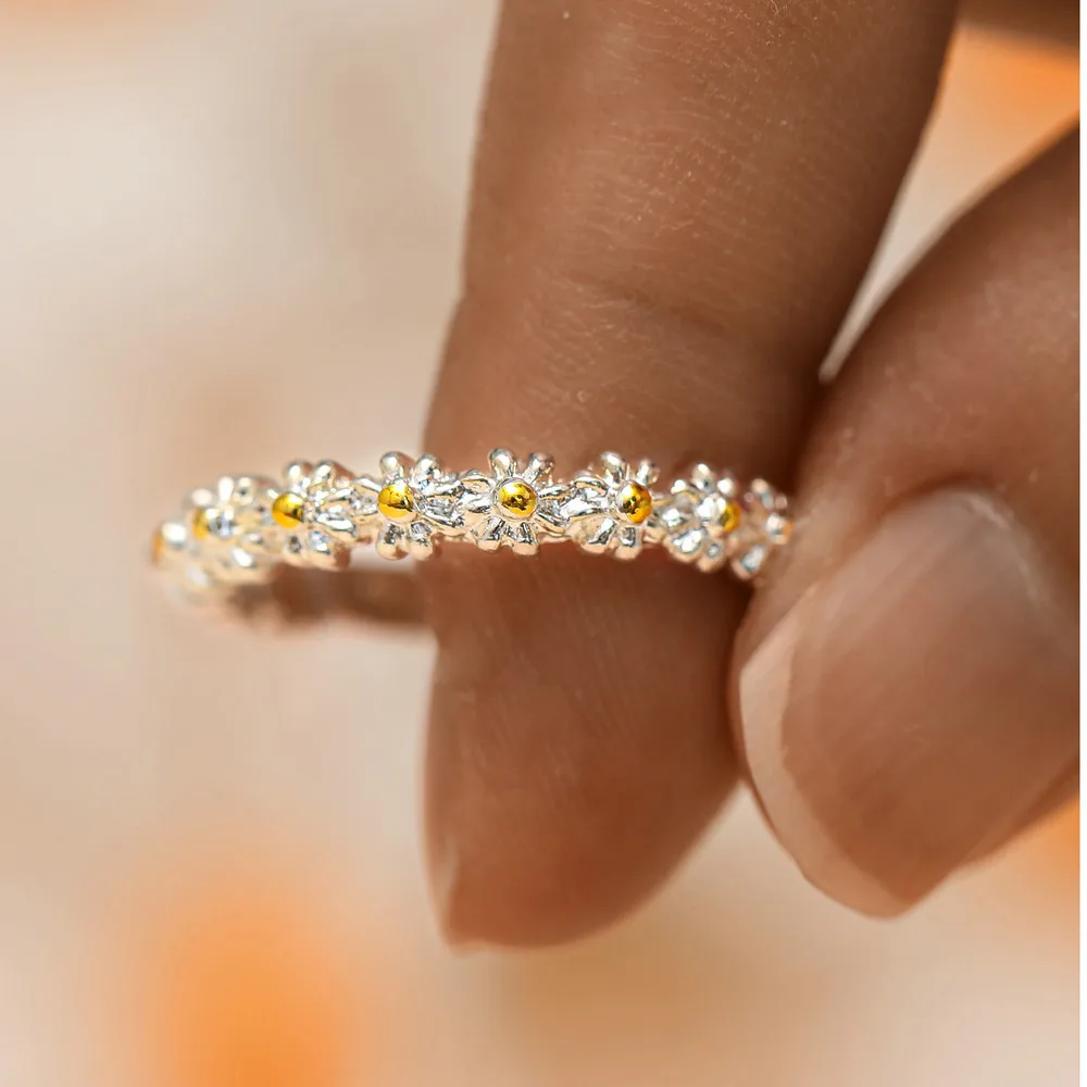 1Pcs Hot Selling Small Fresh Daisy Opening Ring for Women with a Fresh, Sweet, Light Luxury High-End Feel. Handmade Accessory