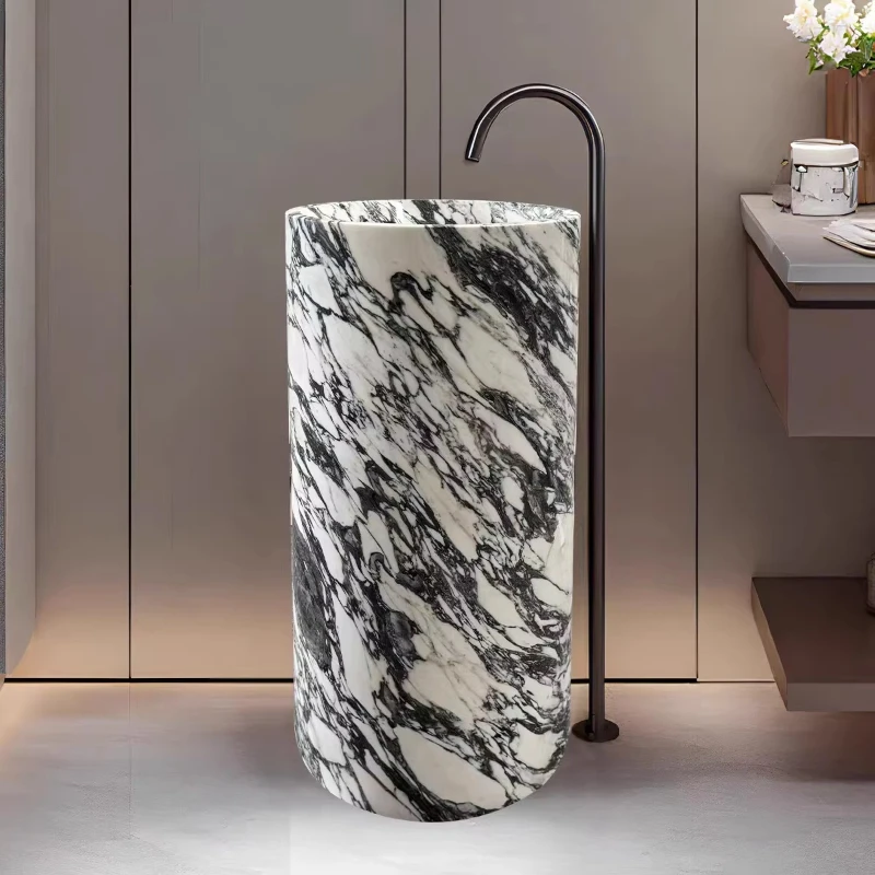 

Современная простая ванная комната в стиле лайт-люкс с интегрированной настенно-потолочной раковиной из натурального мрамора для дома и отеля