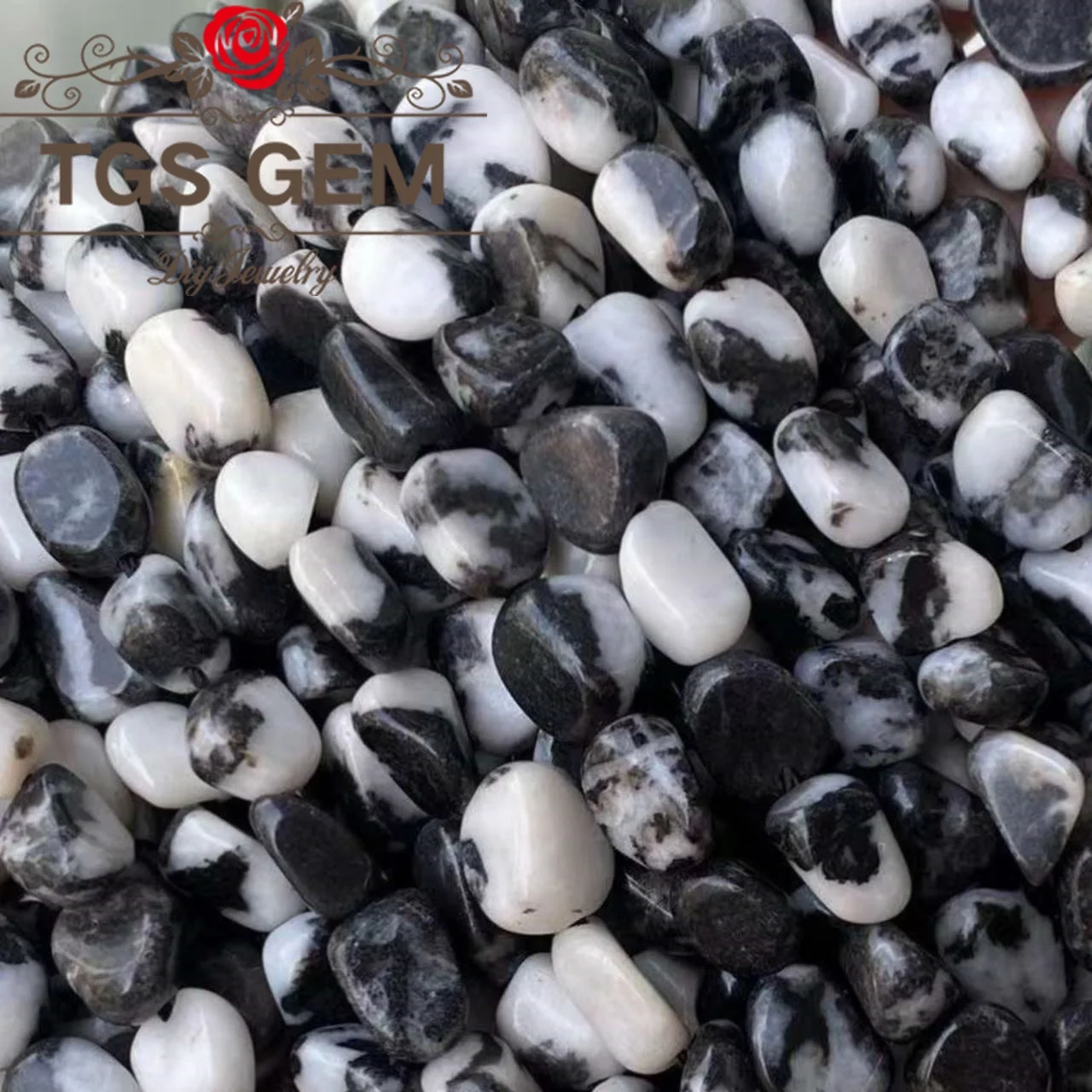 

Factory direct6-8mm Black and white zebra small irregular gemstone fragments shaped gemstone beads DIY bracelet accessories15 ''