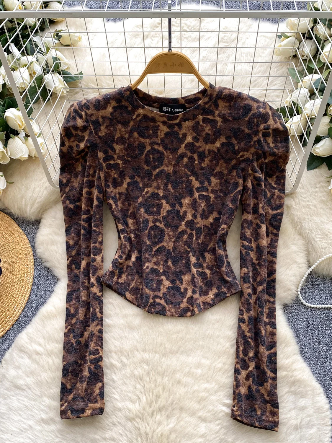 

Women's Brown Leopard T-shirt Y2k Gyaru V-Neck Tee Top Vintage Aesthetic Long Sleeve Cropped T-shirts 2000s Clothes Autum 2025