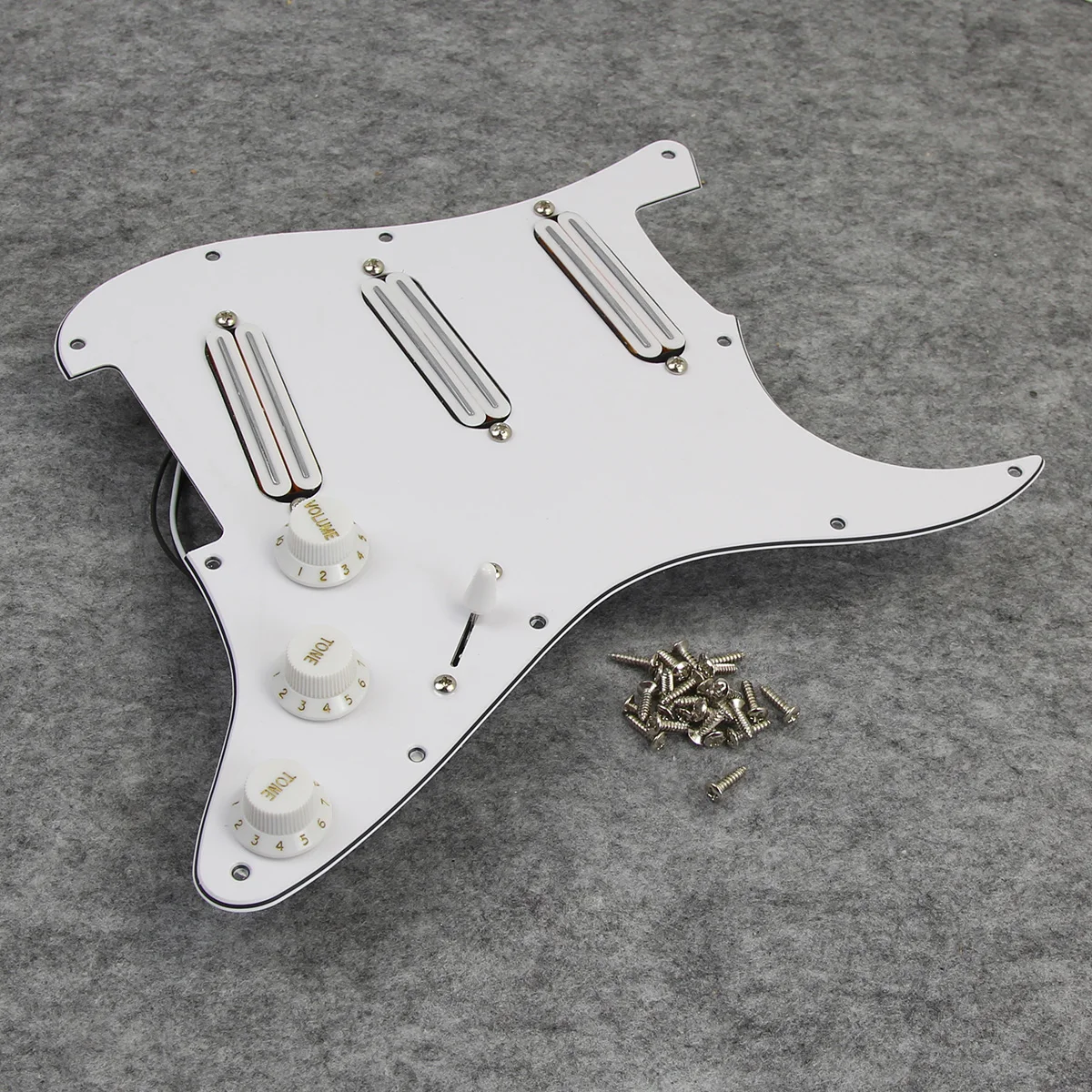 

FLEOR Alnico 5 Hot Dual Rails Pickup Loaded Guitar Pickguard SSS White 3Ply