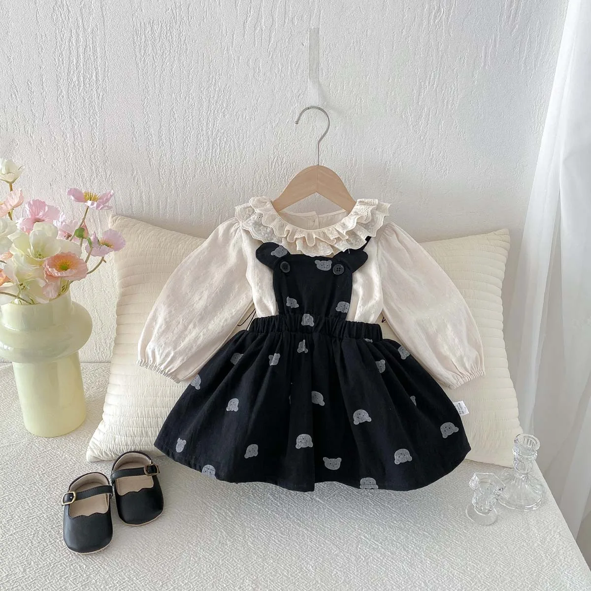 2026 Spring New Product: Female Baby Korean Version Doll Shirt, Infant Black Bear Strap Skirt, Stylish Two Piece Set