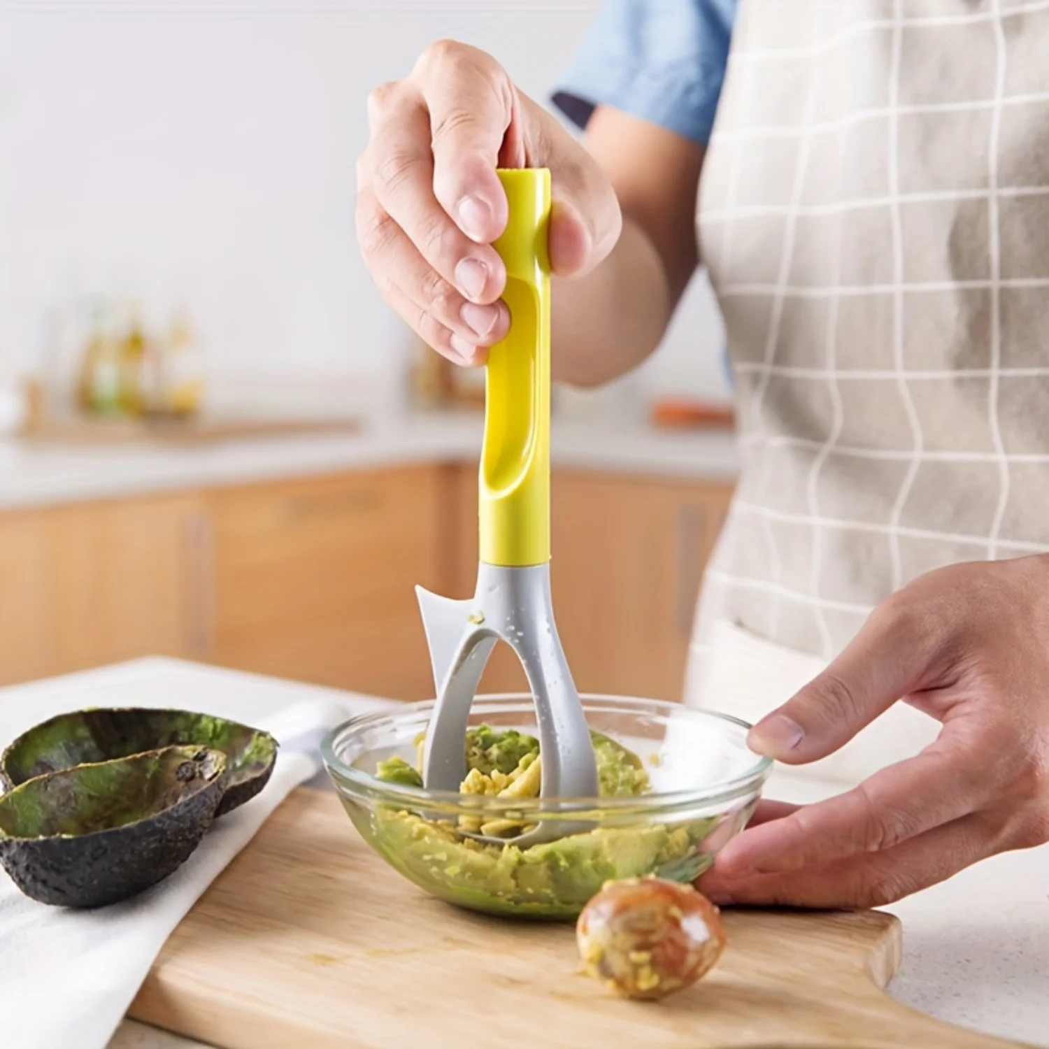 

1pc Multi-Purpose Avocado Slicer and Pitter - Plastic Pit Remover with Scoop - Versatile Tool for Avocado and Dragon Fruit