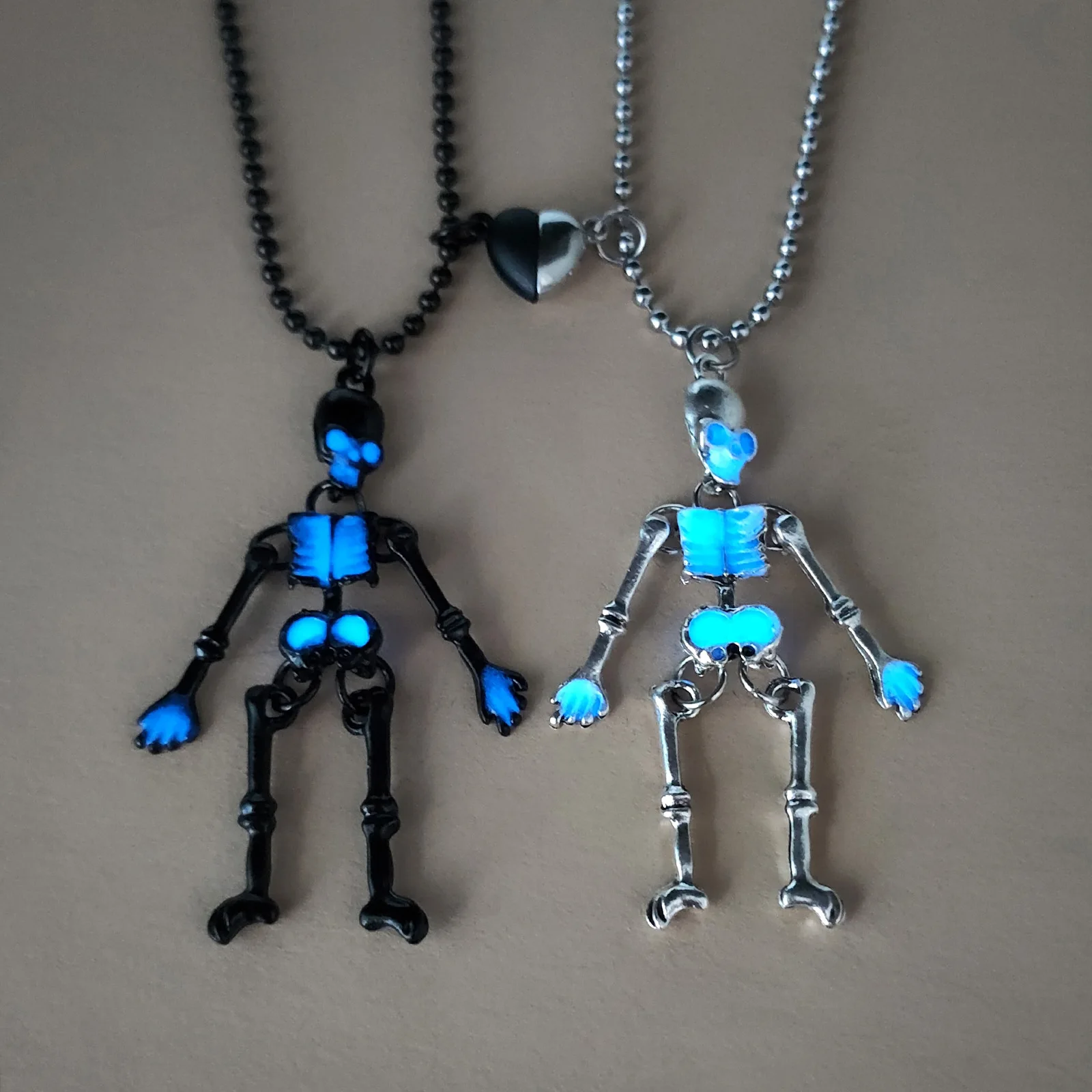

Gothic Halloween Luminous Skeleton Magnet Heart Couple Necklace for Women Men Skull Stainless Steel Chain Lover Jewelry Gift