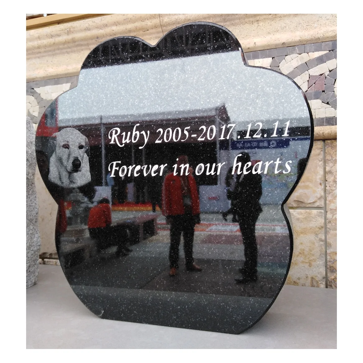 Custom Made Hand Carved Natural Black Granite Paw Print Dog Pet Memorial Stone Gifts With ShadowPet names can be engraved.