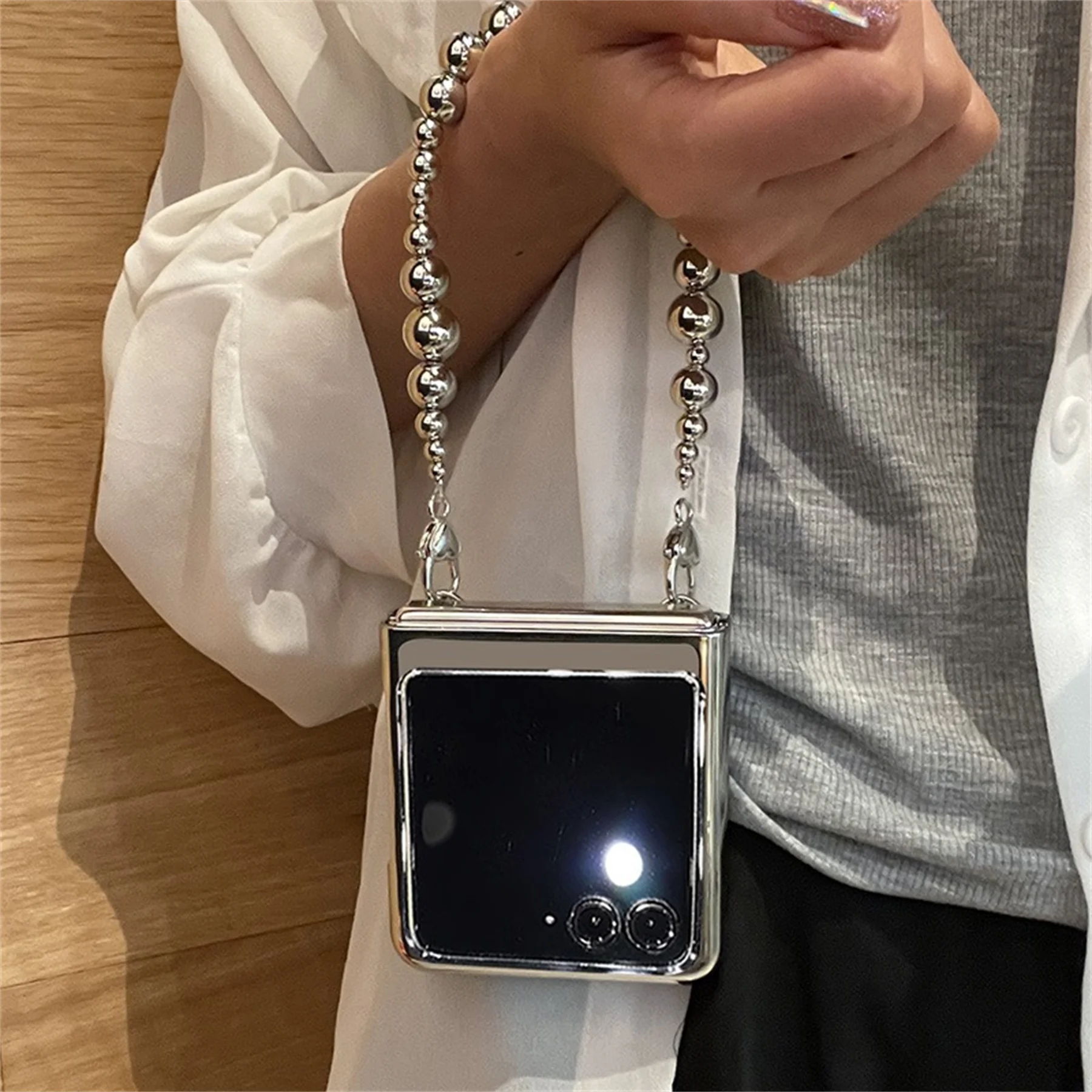 Korean Luxury Plating Transparent Heart Mirror Bracelet Chain Case For Motorola Moto Razr 40 50 Ultra 40 Ultra Shockproof Cover
