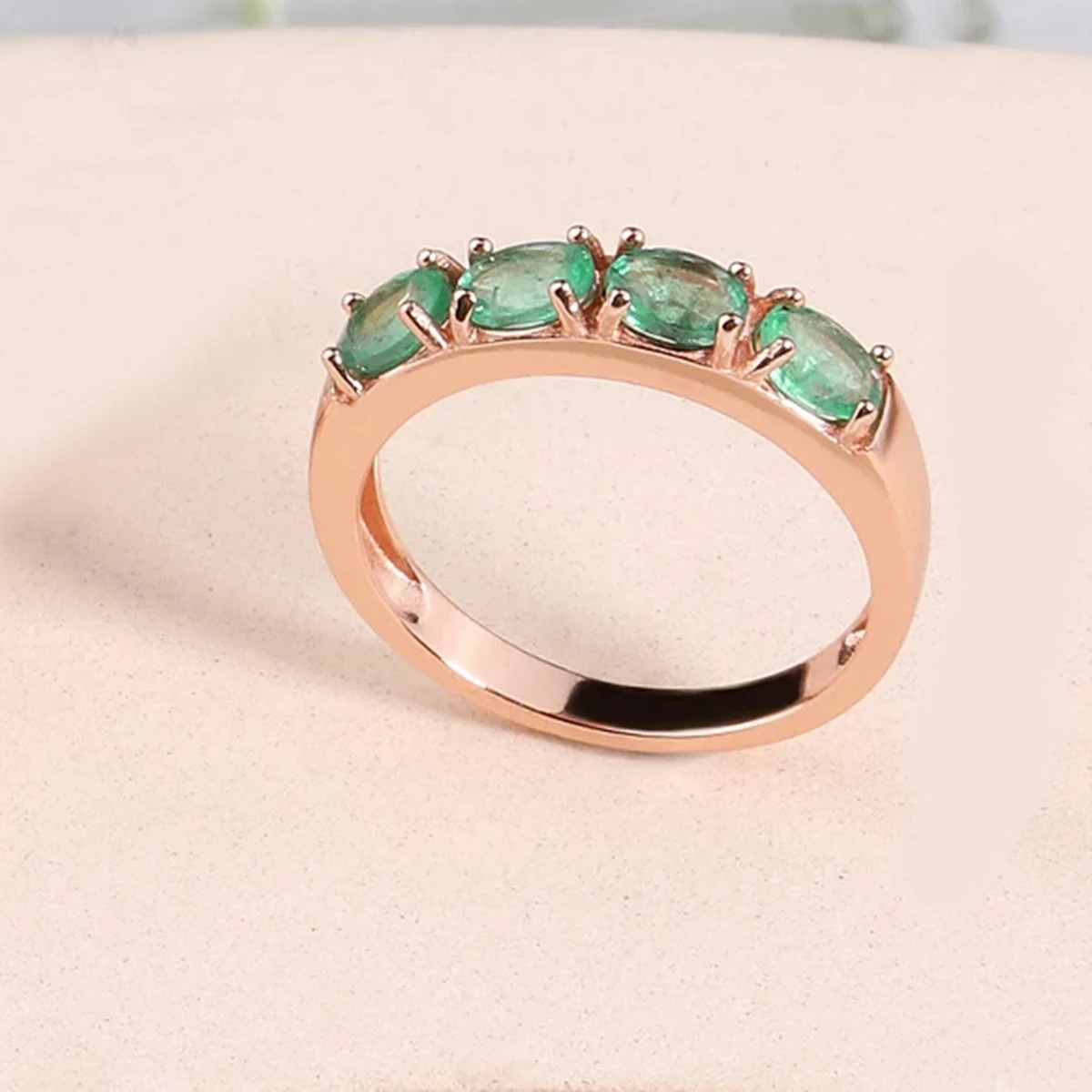 Fashion Jewelry Zambia Green Emerald Natural Gem Ring Women\'s anniversary engagement banquet gift