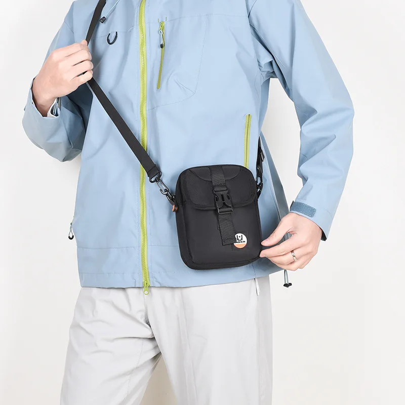Durable Oxford fabric men's crossbody bag, lightweight square waterproof commuting single-shoulder small bag