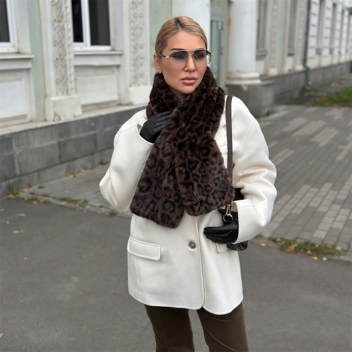 Luxury Leopard Print Faux Fur Scarf for Women Fluffy Warm Neck Collar Winter Fashion Plush Scarves for Coat Streetwear Outfit