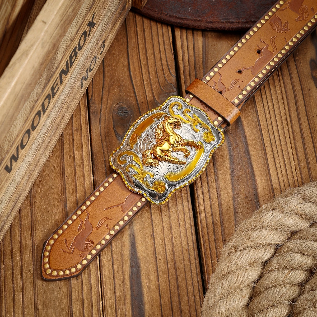 Ein Western-Style Gürtel aus PU-Leder mit Schnalle, geeignet für Männer und Frauen, ein einzigartiger Retro-Freizeitgürtel mit perforierten Nieten. – Detail 6