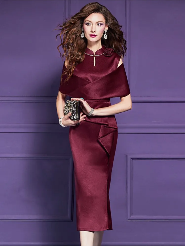 

A ruffled red new Chinese-style mature and elegant off-the-shoulder toasting dress