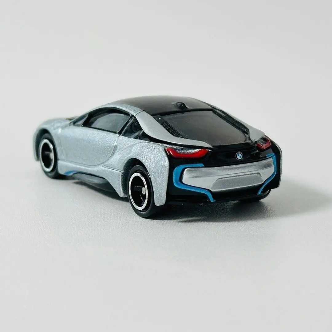 

Takara Tomy Alloy Car Model Toy No.17 Red and White Box BMW i8 Children's Car Toy