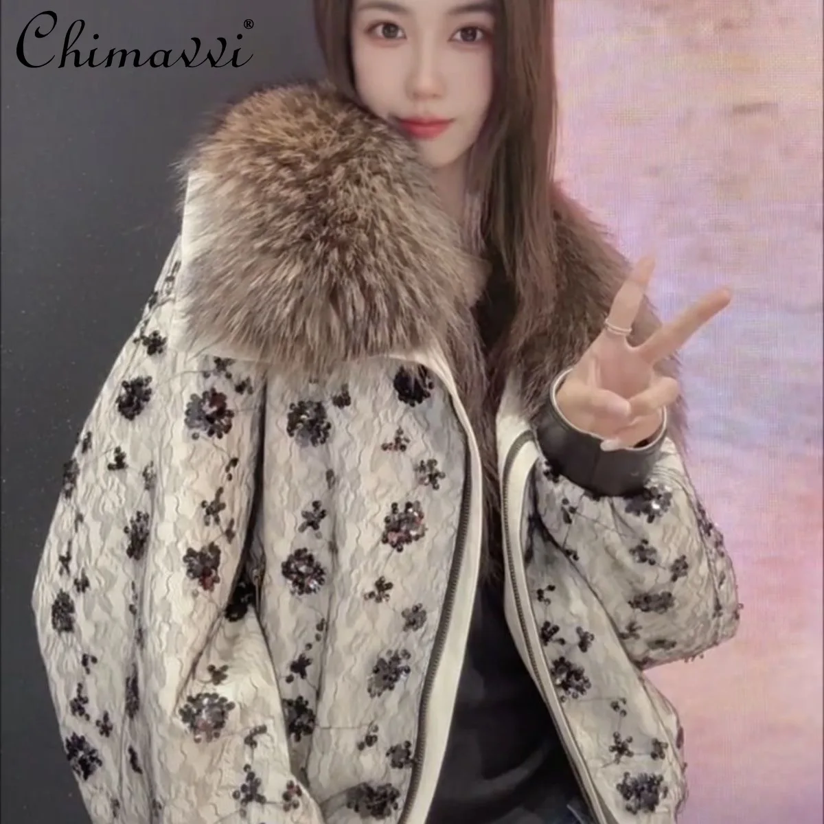 2025 invierno nueva moda de gama alta gruesa cálida piel de mapache encaje pesado lentejuelas abrigo mujer elegante ropa de calle chaqueta de mujer Top