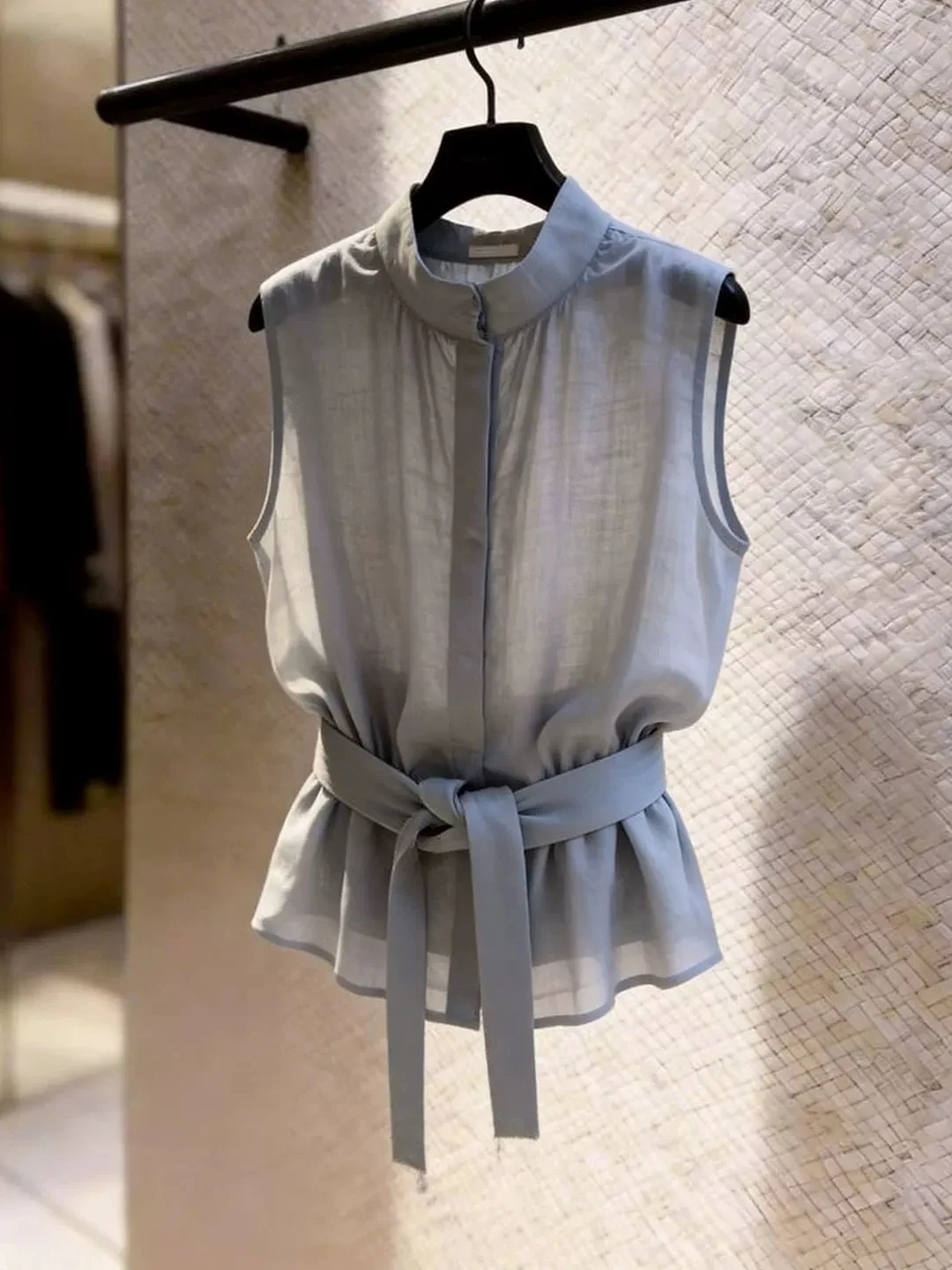 

Elegant Summer Design Sleeveless Stand Collar Women's Shirt Commute Waist Cinch Tie Fashionable Silk Straight Cut Top